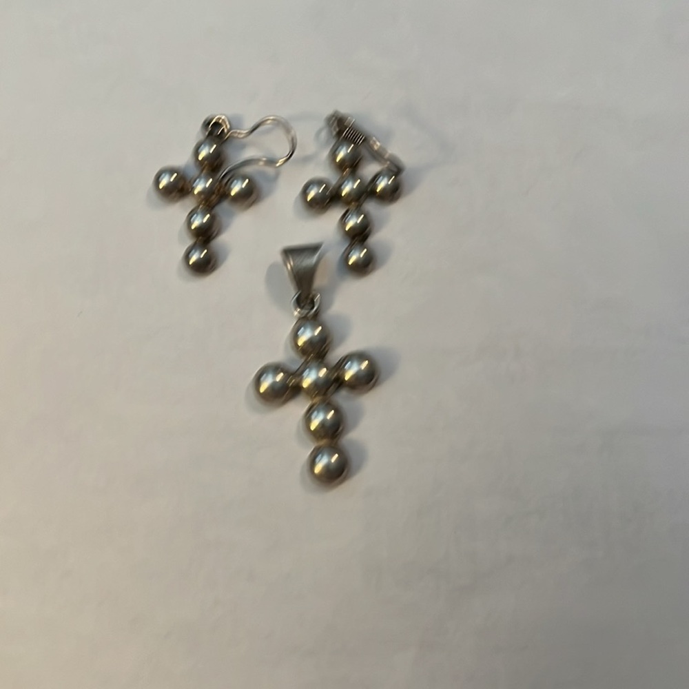 Taxco!!! Adorable puffy beaded earhooks and pendant